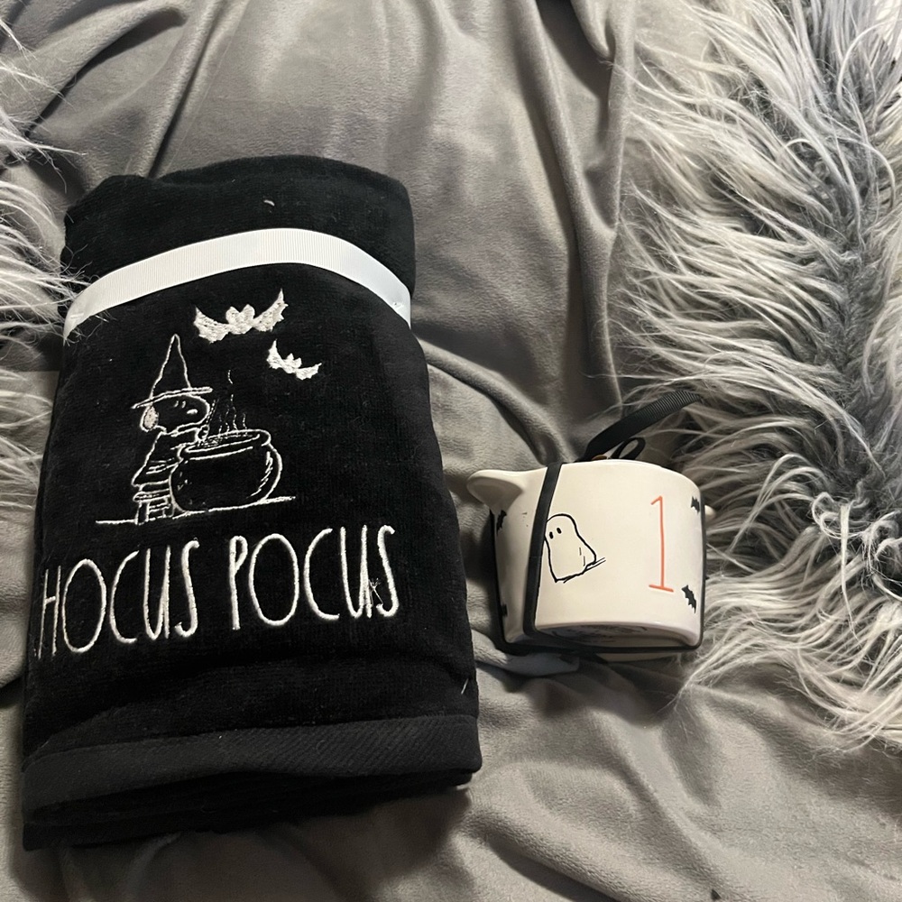 Black Hocus Pocus Snoopy towel and measuring cup set